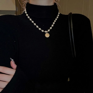 Französische Retro Künstliche Perlenkette Mit Vergoldetem Porträt Münze Anhänger Straß Besetzt Elegante Schlüsselbeinkette Schmuck Damen