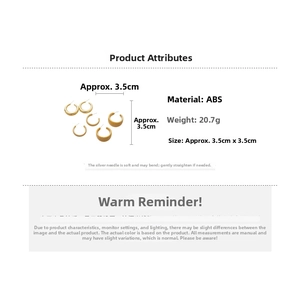 Detail showing dimensions and 20.7g weight for three pairs of golden C-shaped hoop earrings