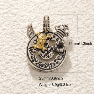 Vue détaillée du pendentif crâne avec dimensions 34mm sur 23mm et poids du bijou