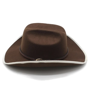 Chapeau de cowboy marron en laine avec bordure blanche et bande décorative en cuir