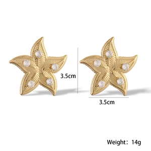 Detail view of gold-plated starfish earrings with 3.5cm size and 14g weight specs