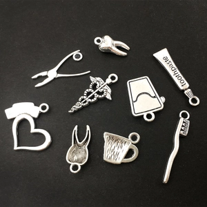 Set aus 9 silbernen Zahnarzt-Anhängern und medizinischen Symbolen für DIY-Schmuck