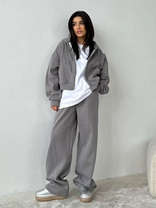 Ensemble détente gris pour femme avec sweat à capuche court zippé et pantalon large