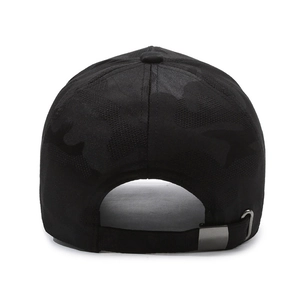 Camouflage baseball cap in black with 3D embroidery and adjustable silver metal buckle