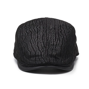 Casquette plate classique en cuir PU noir texturé avec visière lisse pour hommes