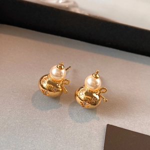 Boucles d'oreilles gourde dorées élégantes avec perles et accents en étoile zircon