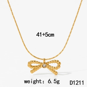 Détail du collier noeud doré montrant la longueur 41+5cm et le poids de 6,5g du produit