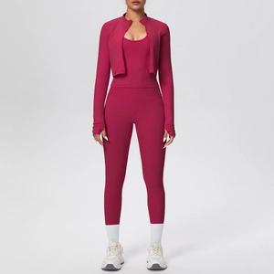 Set yoga 3 pezzi color magenta scuro con giacca zip, top e leggings a compressione