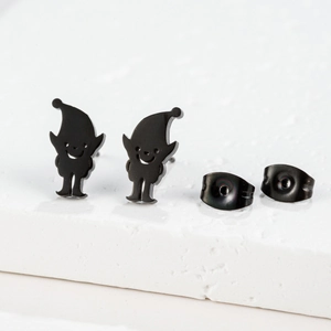Détails de boucles d'oreilles nains noir mat avec fermoirs papillon sur pierre blanche