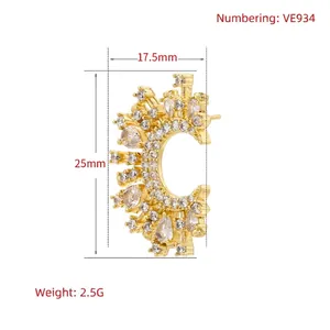 Boucles d'oreilles luxueuses en C plaquées or 18 carats avec motif de feux d'artifice