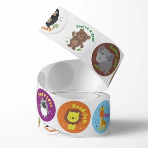 Roll of 500 colorful animal reward stickers with English motivational phrases for kids