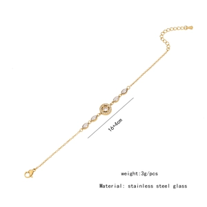 Détail du bracelet chaîne dorée avec gemmes en verre, longueur 16+4cm et poids 3g