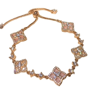 Rose gold adjustable clover bracelet with zircon micro-pave and pink mother-of-pearl