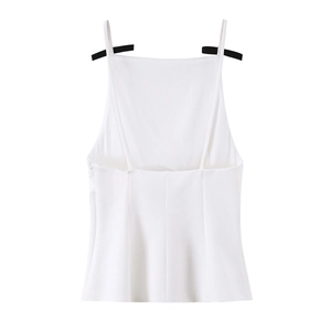 Minimalistische witte hemdtop met spaghettibandjes en slanke pasvorm met strikdetail