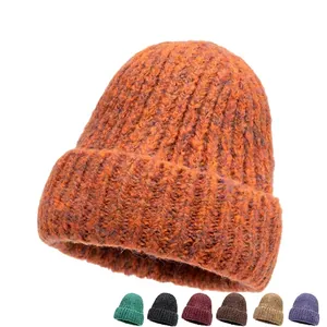 Dikke gebreide muts met omslag verkrijgbaar in diverse warme winterkleuren