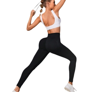 High-waisted seamless yoga leggings in black with butt-lifting design for women fitness