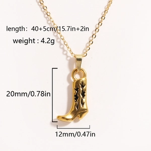 Collier botte de cowboy dorée de 20x12mm avec une chaîne réglable de 40+5cm de long