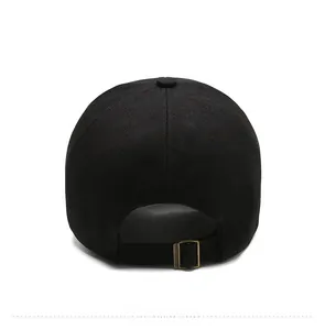 Vue arrière casquette de baseball en coton noir avec boucle réglable en métal
