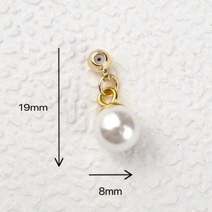Detail view of 19mm mini heart pearl pendant showing precise size and golden metal parts