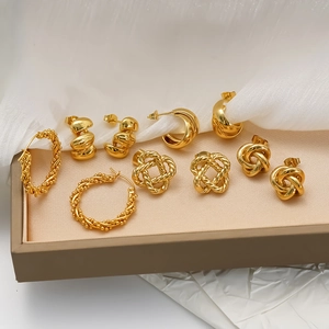 Lot de 5 boucles d'oreilles créoles torsadées en acier inoxydable plaqué or 18K