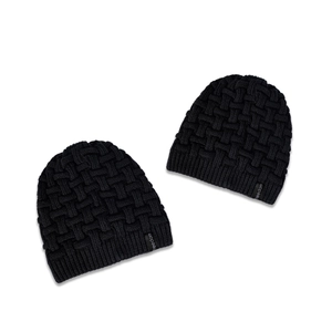 Bonnet en tricot noir Freedom avec motif croisé texturé et étiquette tissée