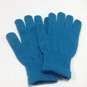 Nahaufnahme der royalblauen Strickhandschuhe mit Stretch-Textur und Rippbündchen