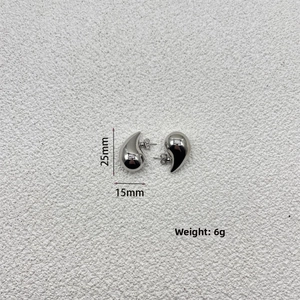 Detailed size view of silver teardrop earrings measuring 25mm height and 15mm width