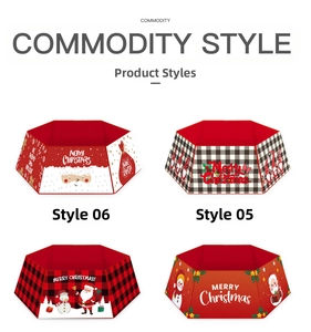 Set aus vier festlichen sechseckigen Weihnachtsbaumdecken mit Weihnachtsmann-Motiven
