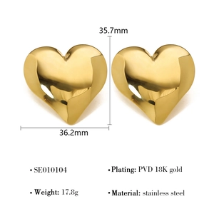 Detailed view of large PVD 18K gold plated stainless steel heart earrings with dimensions