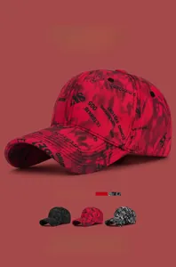 Détail de casquette de baseball style urbain avec imprimé graffiti et sangle réglable