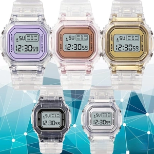 Montres de sport numériques multicolores avec bracelets en résine et cadrans LCD carrés