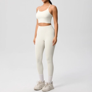 Detail of high-waist cream white yoga set with thin straps and ergonomic seamless fit