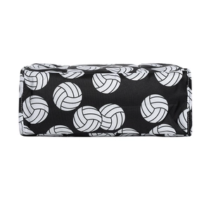 Dettaglio del borsello in tela resistente con stampa di pallavolo in bianco e nero ripetuta