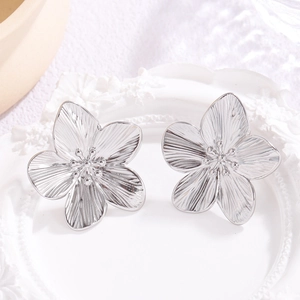 French vintage 18k gold plated flower stud earrings with fine textured silver finish