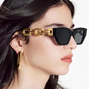 Fashion Cat Eye Sunglasses For Women Retro Narrow PC Frame With Gold Metal Chain Temples UV Protection Streetwear