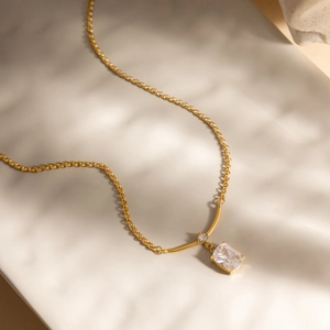 Klassische 18K vergoldete Edelstahlkette mit rechteckigem Zirkonia-Anhänger