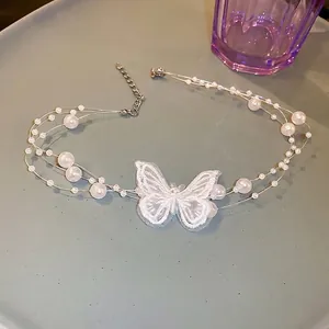 Collier élégant papillon en organza avec perles fantaisie et design multi-rangs