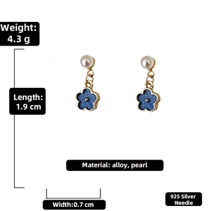 Detailed view of Klein blue flower earrings with 925 silver needle and white pearl