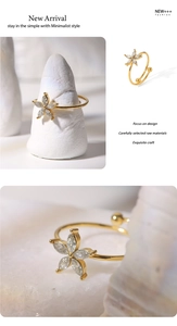 Dettaglio anello vintage a fiore in titanio placcato oro 18k con pietre di zircone