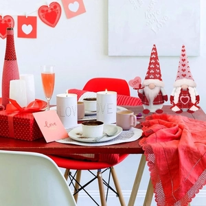 Coppia di gnomi di San Valentino in peluche con cuori Love per decorazioni domestiche