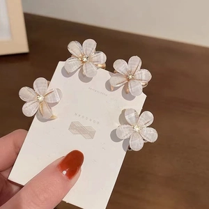 Mini Flower Hair Claw Clip Small Camellia Rhinestone Alloy Resin Hairpin Korean Style Sweet Elegant Accessory For Women
