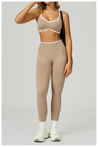 Détail du legging de yoga sans couture taille haute et soutien-gorge avec bordure blanche