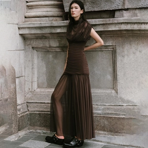 Robe longue froncée marron élégante avec jupe en tulle transparent de style vintage