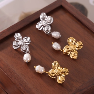 Elegant flower petal earrings with pearl drops in gold and silver finish
