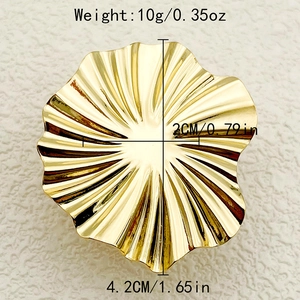 Macro view of gold petal flower ring with dimensions 4.2cm and pleated texture detail