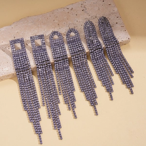 Orecchini geometrici viola scintillanti con lunghe nappe di strass per donne