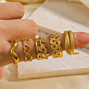 5-piece set of 18K gold plated stainless steel rings with heart and geometric patterns