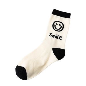 Mid-calf cotton smile socks in off-white with black contrast heel and toe details