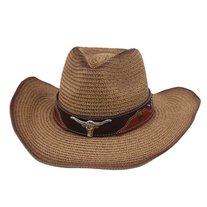 Chapeau de cowboy en paille bohème avec ornement de tête de taureau en métal
