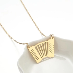 Collier Pendentif Accordéon En Acier Inoxydable Simple Rétro Instrument De Musique Design Bijoux Cadeau Pour Femmes